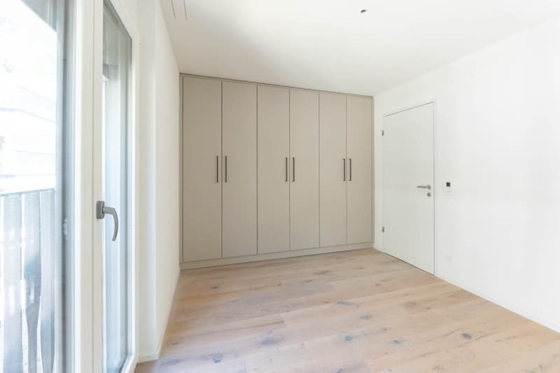 Helle, neue luxuriöse 2½ Zimmer Wohnung (H2) EG mit grossem Sitzplatz (6)