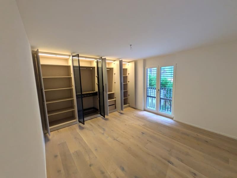 Helle, neue luxuriöse 2½ Zimmer Wohnung (H2) EG mit grossem Sitzplatz (9)