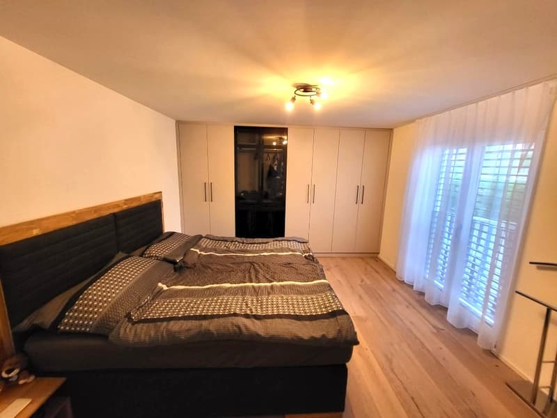 Helle, neue luxuriöse 2½ Zimmer Wohnung (H2) EG mit grossem Sitzplatz (7)
