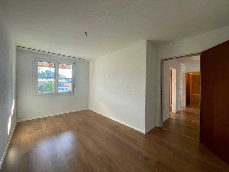 Geräumige 5.5-Zimmer-Wohnung mit Gartensitzplatz in Hombrechtikon (3)