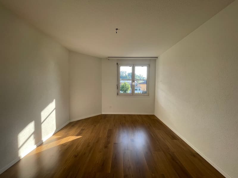 Geräumige 5.5-Zimmer-Wohnung mit Gartensitzplatz in Hombrechtikon (2)