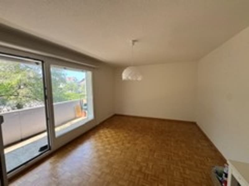 Helle 4-Zimmer-Wohnung mit Balkon und Grünblick in Hinwil (2)