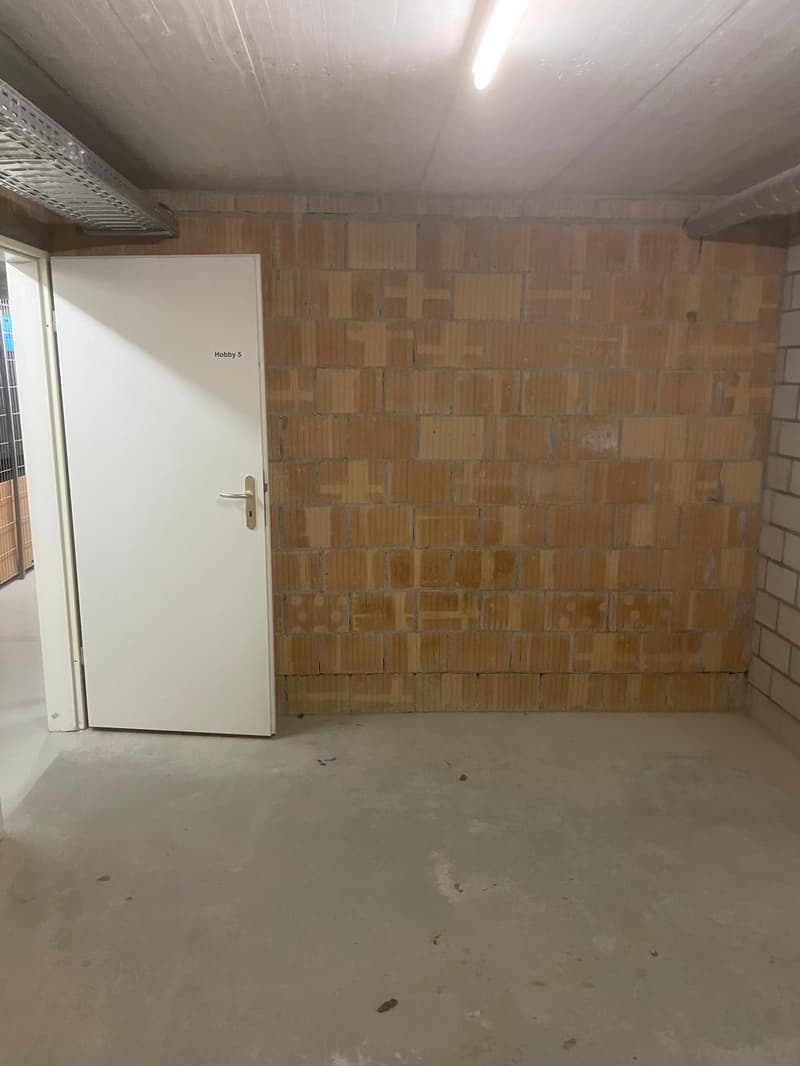 Praktische Hobby-, Lager- und Bastelräume zu vermieten (4)