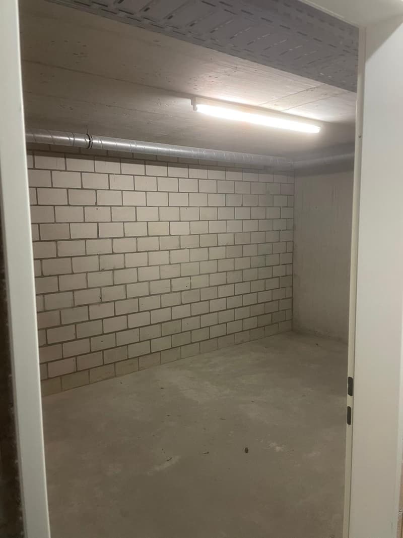 Praktische Hobby-, Lager- und Bastelräume zu vermieten (2)