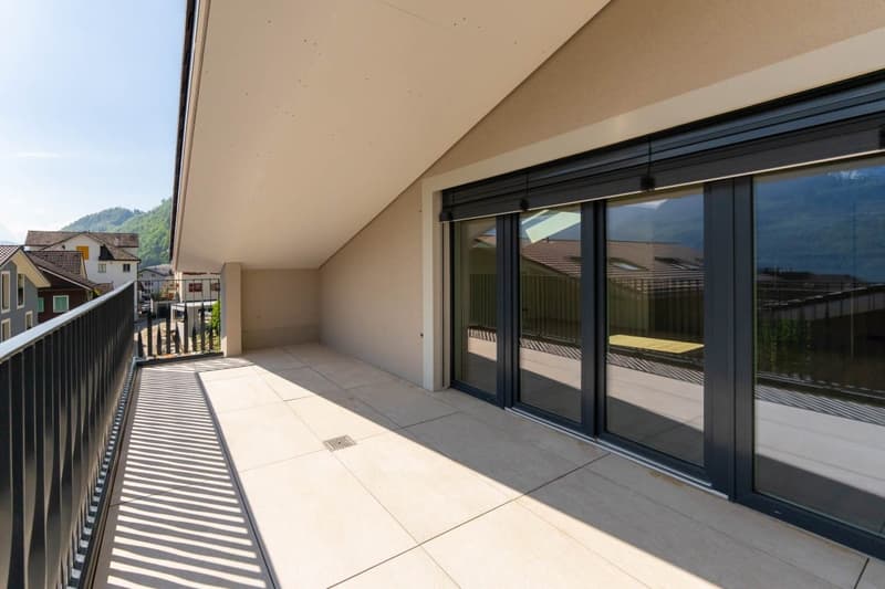 Helle, neue luxuriöse 3½ Zimmer Wohnung (E7) im DG mit grossem Balkon (5)