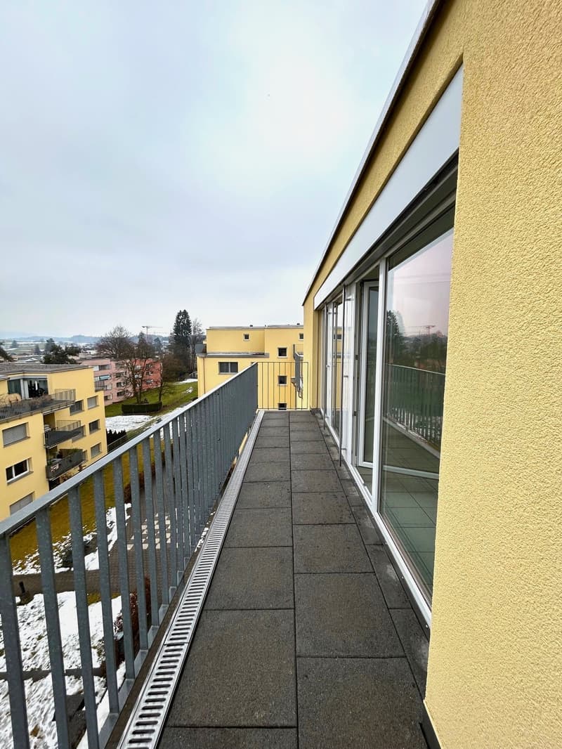 3.5-Zimmer-Atticka Wohnung mit wunderschönem Blick auf Wetzikon (11)