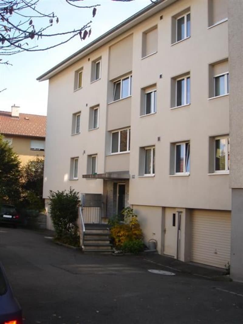 Schöne 3 Zimmer-Wohnung mit sonnigem Balkon (2)