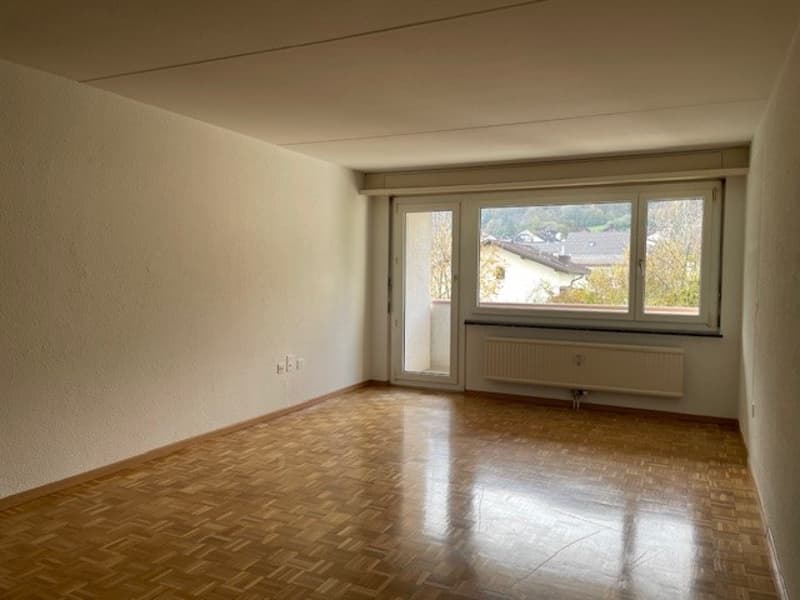 Charmante 1.5-Zimmer-Wohnung mit Balkon und Bergblick in Glarus Nord (2)