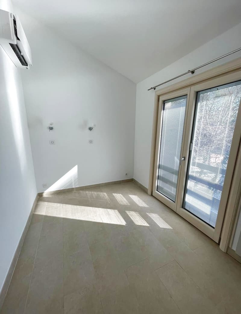 Duplex en dernier étage rénové à Port Ripaille (10)