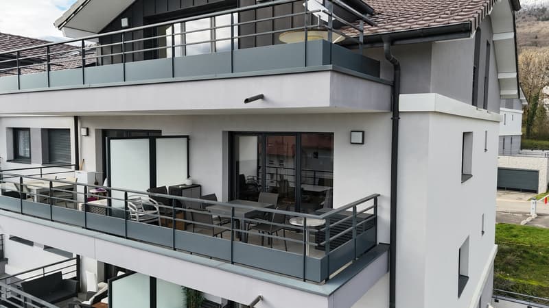 T3 récent avec terrasse vue Mont-Blanc   Standing et parkings ! (3)