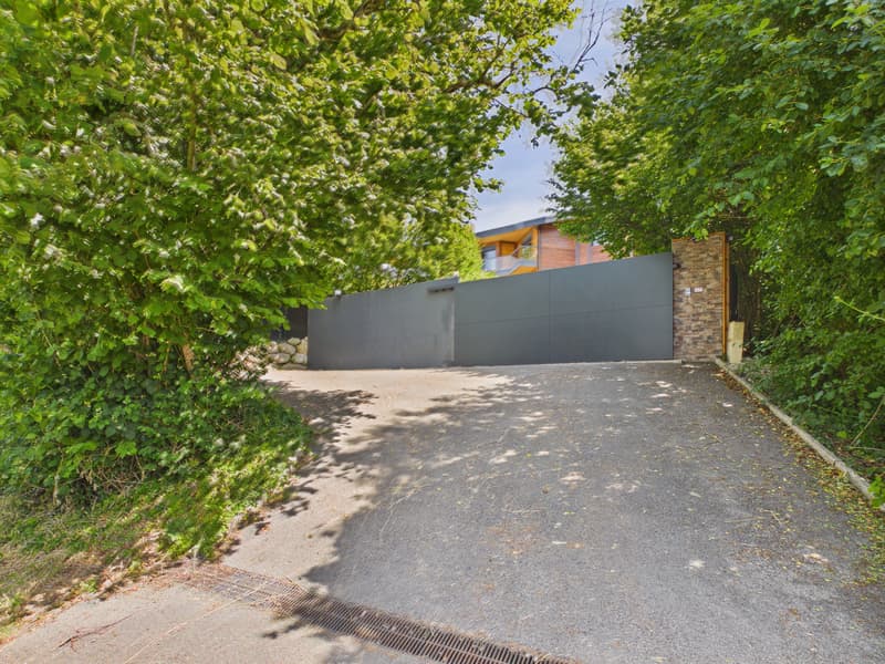 LUCINGES - Maison d'architecte contemporaine de 7 pièces avec piscine. (7)