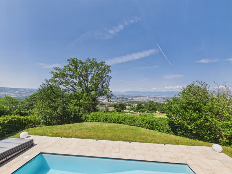 LUCINGES - Maison d'architecte contemporaine de 7 pièces avec piscine. (4)