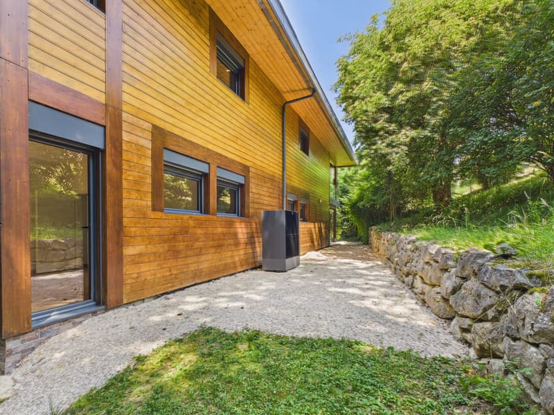 LUCINGES - Maison d'architecte contemporaine de 7 pièces avec piscine. (10)