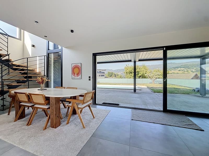 Villa contemporaine avec piscine chauffée (8)