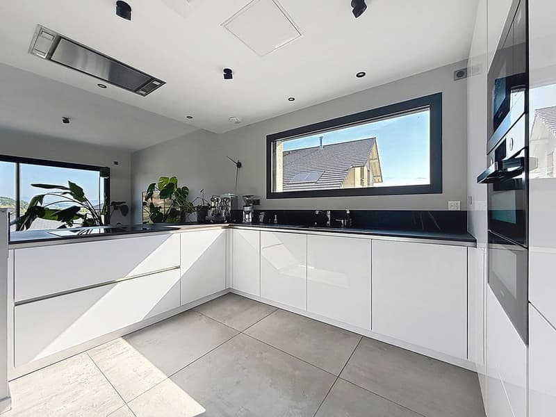 Villa contemporaine avec piscine chauffée (7)
