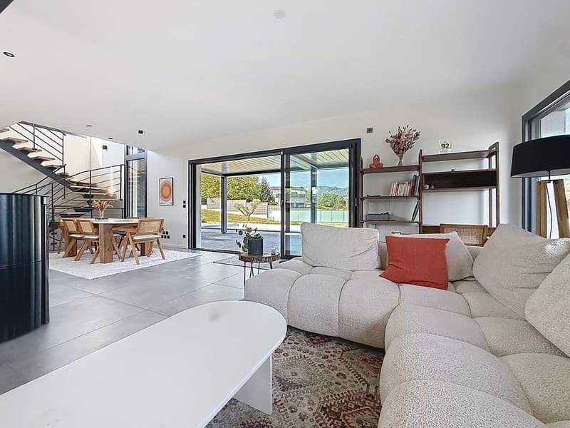 Villa contemporaine avec piscine chauffée (5)