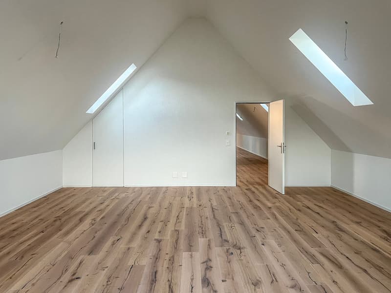 Grosszügige Dach-Maisonette mit Lift direkt in die Wohnung – Neubau in Aesch ZH (13)