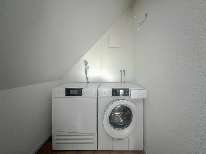 Grosszügige Dach-Maisonette mit Lift direkt in die Wohnung – Neubau in Aesch ZH (14)