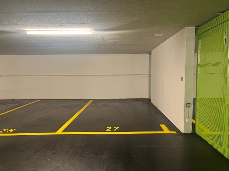 Einstellplatz zu vermieten in grosszügiger Einstellhalle (2)