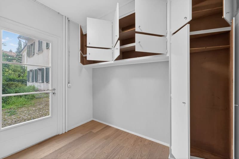 Vorplatz Eingang von hinten