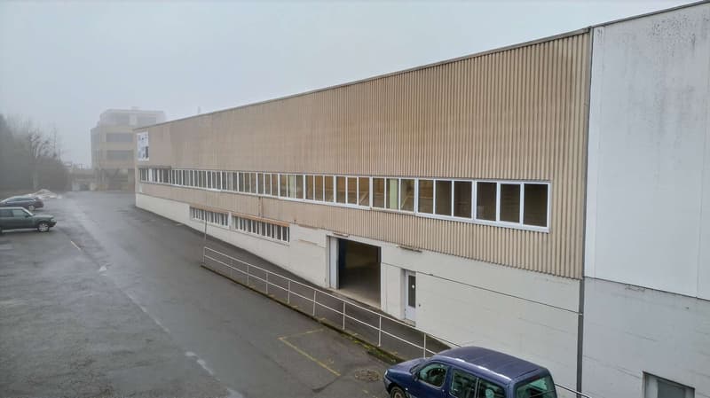 Halle mit LKW-tauglicher Zufahrt zum Lager (vor Sanierung)