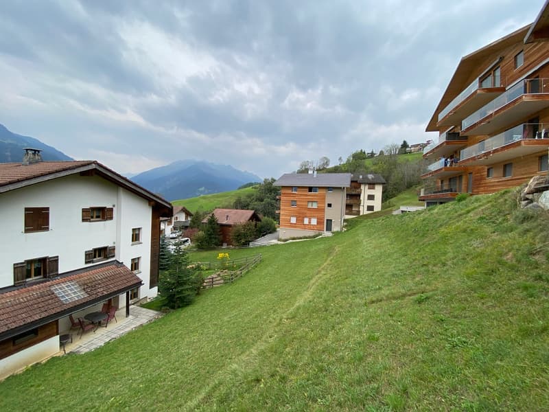 Baugrundstück an aussichtsreicher Lage in Cumbel (2)