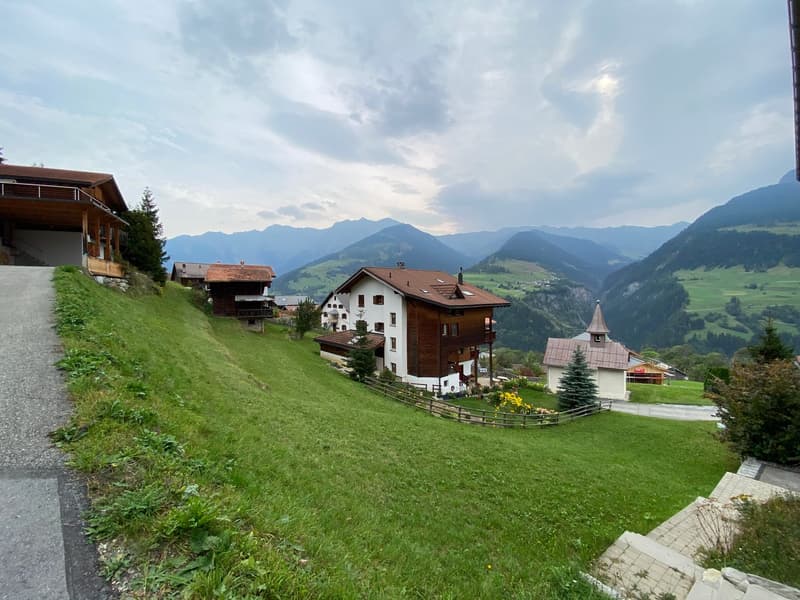 Baugrundstück an aussichtsreicher Lage in Cumbel (1)