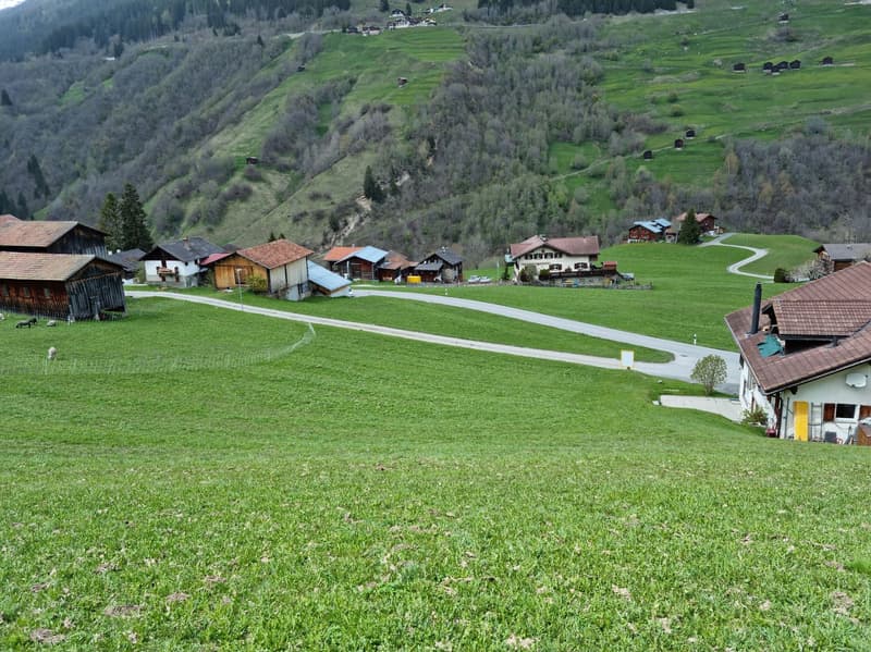 Terreno edificabile in una posizione tranquilla con una vista magnifica a Surin/Lumbrein, Val Lumnezia (3)