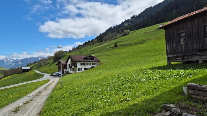 Terreno edificabile in una posizione tranquilla con una vista magnifica a Surin/Lumbrein, Val Lumnezia (2)