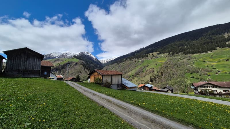 Terreno edificabile in una posizione tranquilla con una vista magnifica a Surin/Lumbrein, Val Lumnezia (7)