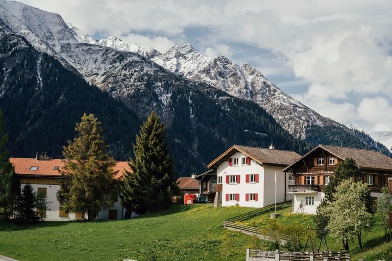 Charmantes Einfamilienhaus in Lumbrein mit wunderschöner Aus- und Bergsicht (1)
