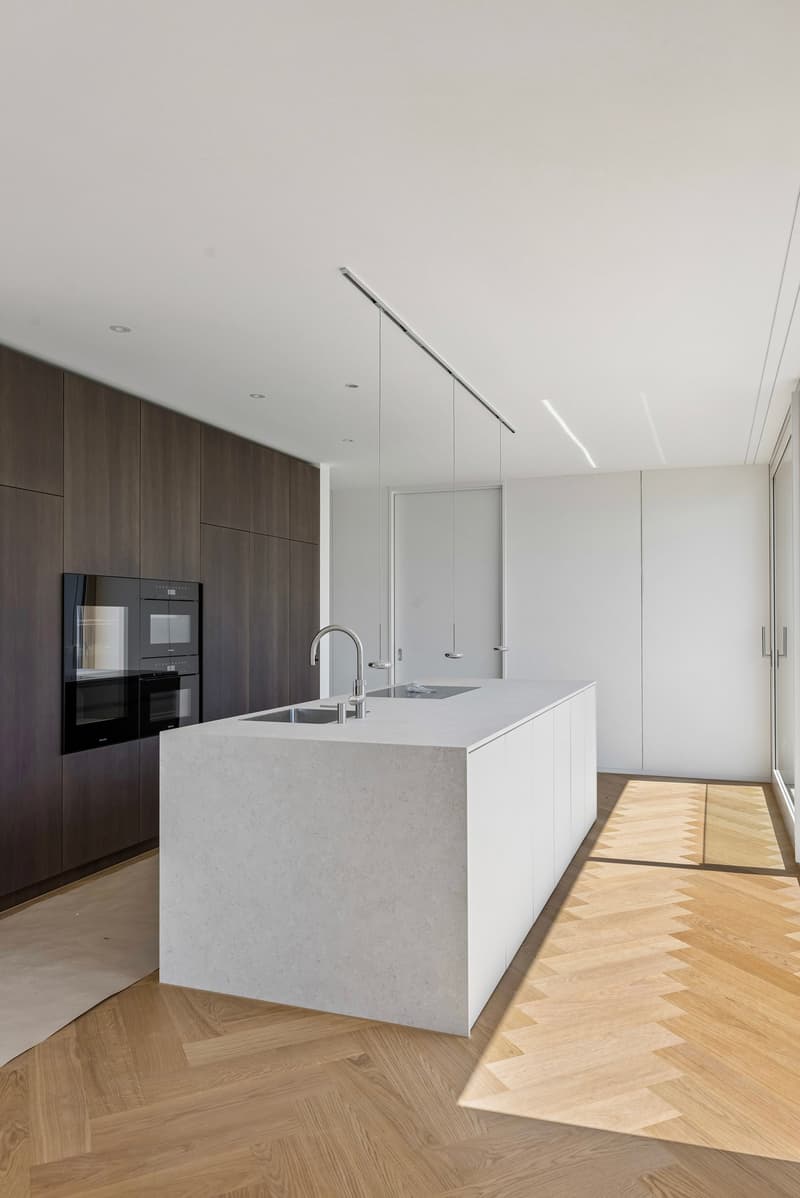 Exklusive Neubauvilla mit Pool und Seeblick (10)