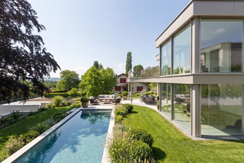 Exklusive Neubauvilla mit Pool und Seeblick (2)