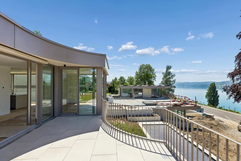 Exklusive Neubauvilla mit Pool und Seeblick (27)