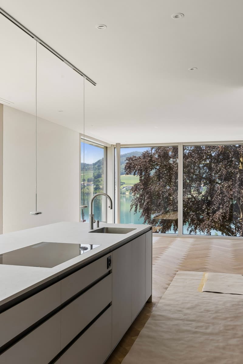 Exklusive Neubauvilla mit Pool und Seeblick (9)