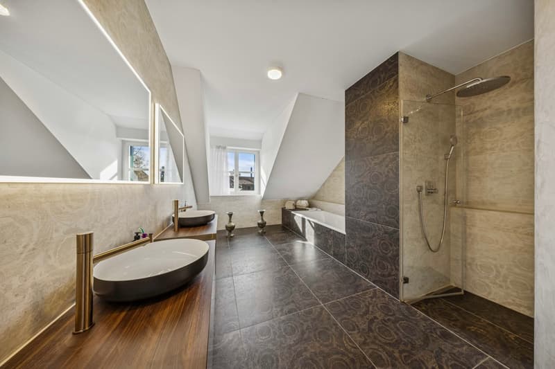 Exklusive Villa mit Indoor-Pool (34)