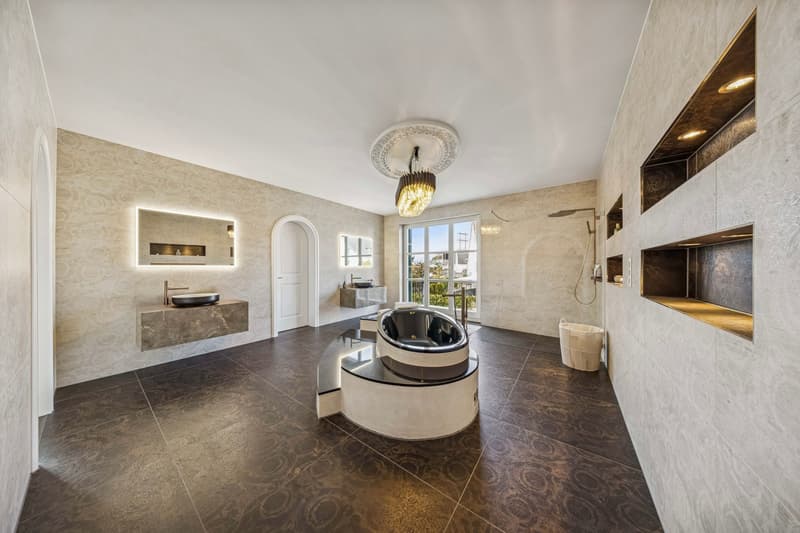 12-Zimmer-Villa mit Indoor-Pool | Mietkauf möglich (30)