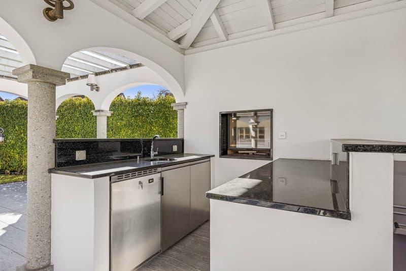 12-Zimmer-Villa mit Indoor-Pool | Mietkauf möglich (13)