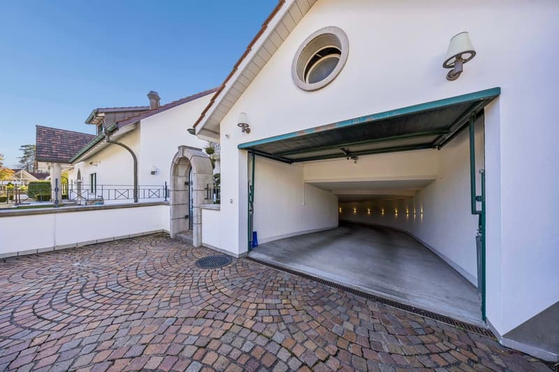 12-Zimmer-Villa mit Indoor-Pool | Mietkauf möglich (16)