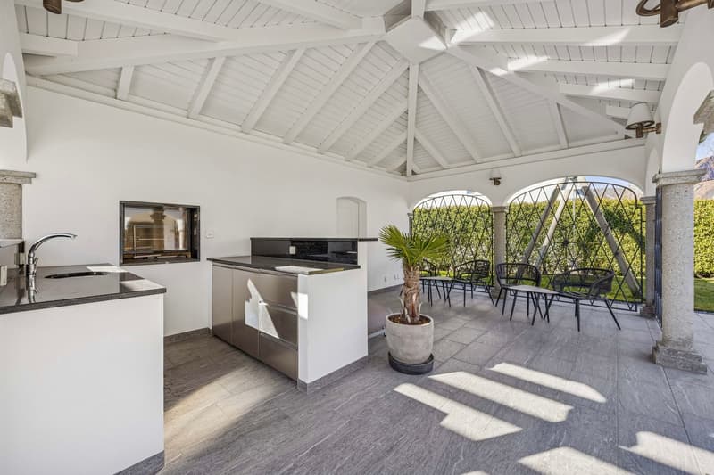 12-Zimmer-Villa mit Indoor-Pool | Mietkauf möglich (12)