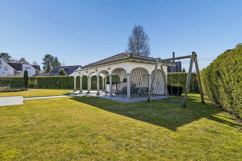 12-Zimmer-Villa mit Indoor-Pool | Mietkauf möglich (7)