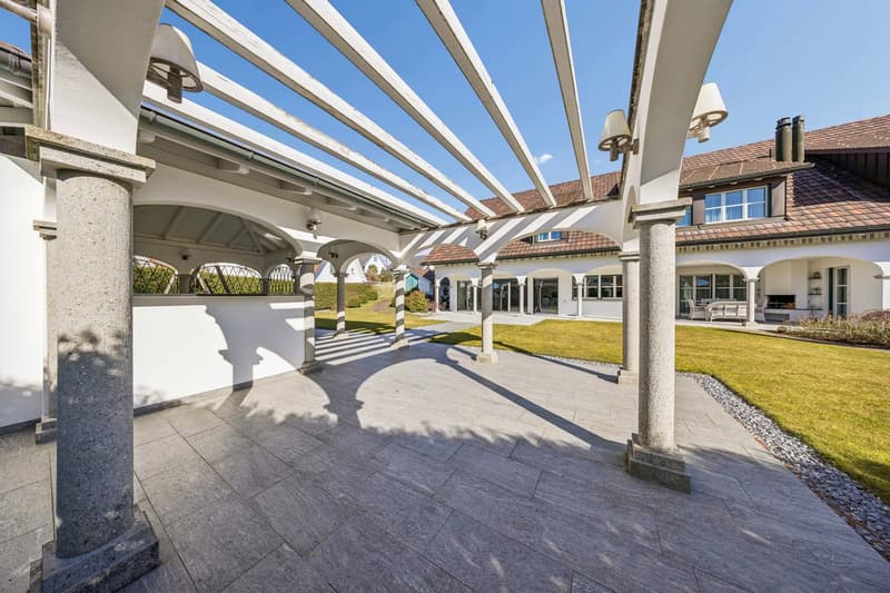 12-Zimmer-Villa mit Indoor-Pool | Mietkauf möglich (8)