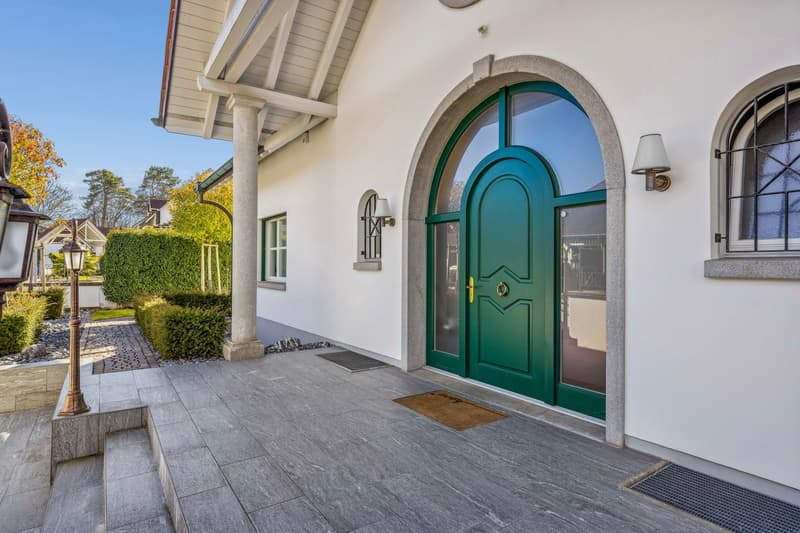 12-Zimmer-Villa mit Indoor-Pool | Mietkauf möglich (10)