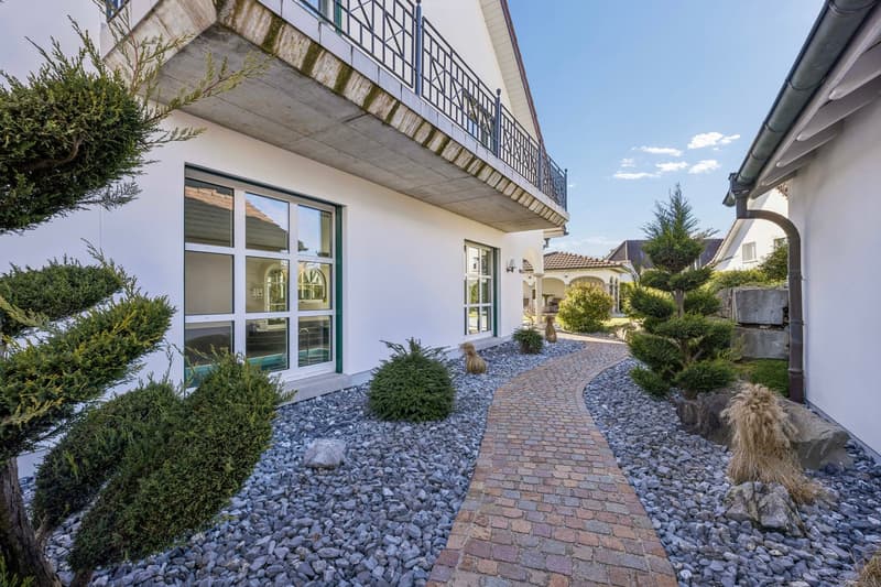 12-Zimmer-Villa mit Indoor-Pool | Mietkauf möglich (11)