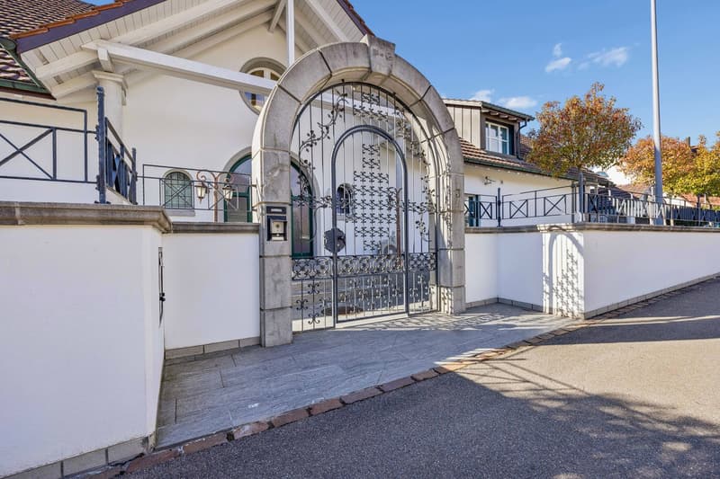 12-Zimmer-Villa mit Indoor-Pool | Mietkauf möglich (3)