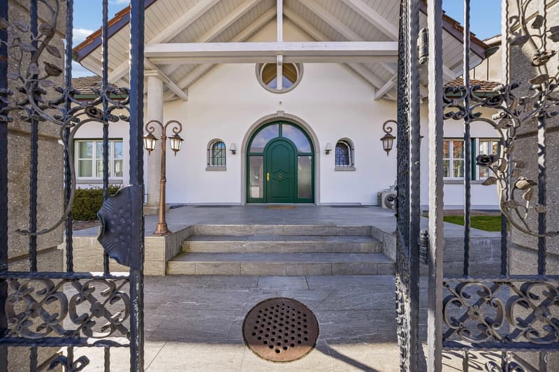 12-Zimmer-Villa mit Indoor-Pool | Mietkauf möglich (9)