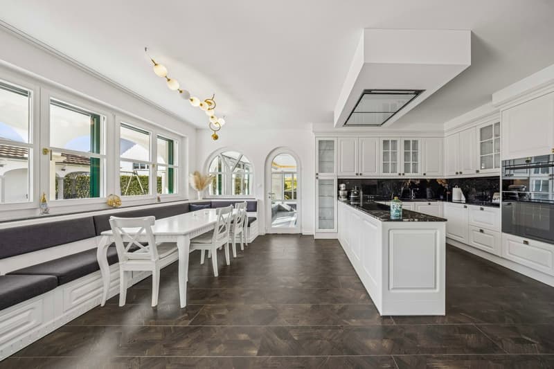 12-Zimmer-Villa mit Indoor-Pool | Mietkauf möglich (24)