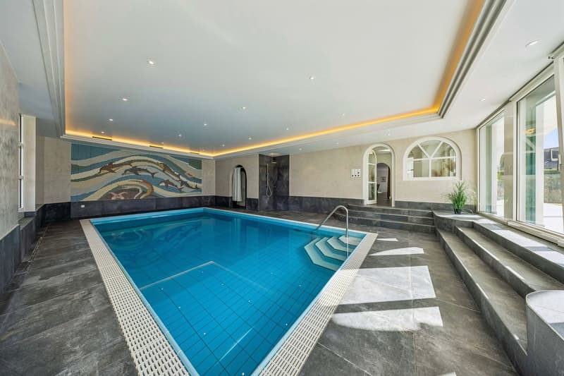 12-Zimmer-Villa mit Indoor-Pool | Mietkauf möglich (5)