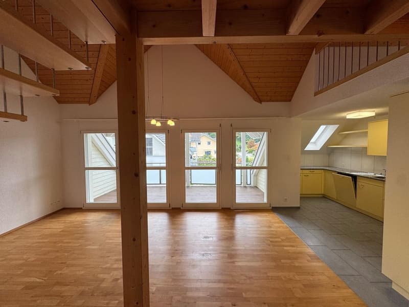 Moderne 4.5-Zimmer-Maisonette-Wohnung in idyllischer Lage (4)