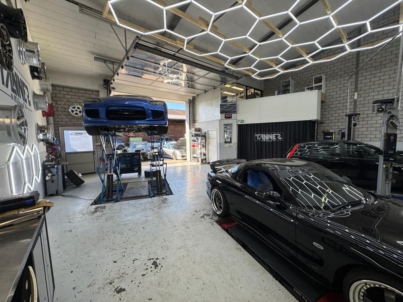 GROSSZÜGIGE GEWERBEFLÄCHE GEEIGNET FÜR AUTOWERKSTATT (3)